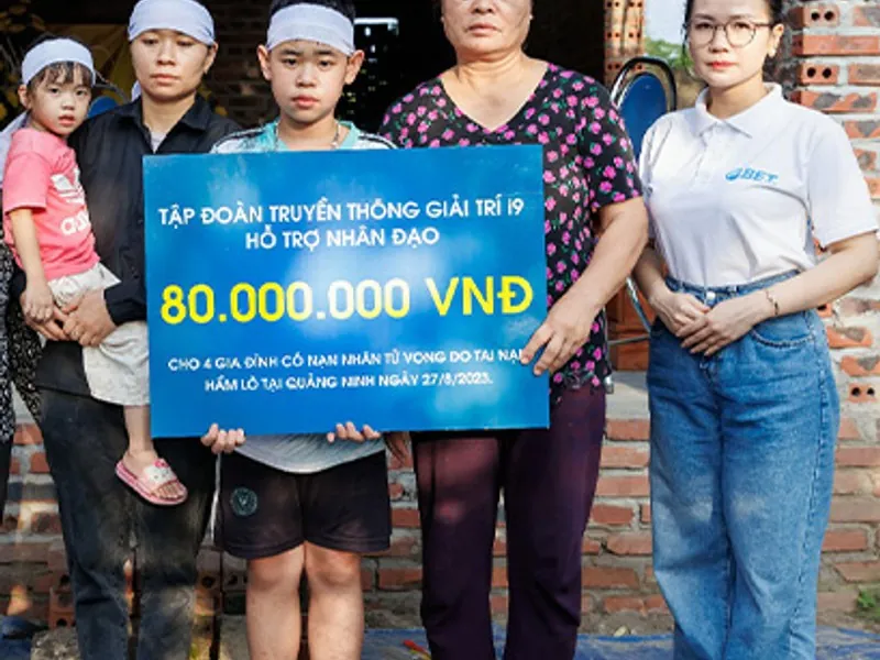 Hình ảnh minh họa một người đang đọc và nghiên cứu tài liệu trên máy tính, biểu thị việc tìm kiếm kiến thức về typhu88